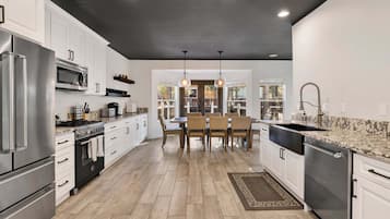 Chalet, Beberapa Tempat Tidur, akses ke kolam renang, pemandangan gunung (VC603) | Dapur pribadi