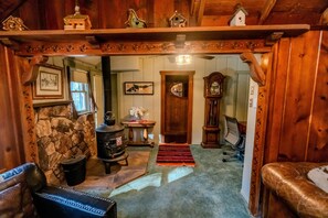 Cabin, Multiple Beds, Hot Tub, Mountain View (VC166) | Interior