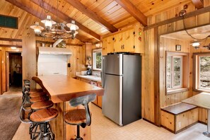 Cabin, Multiple Beds, Pool Access, Mountain View (VC713) | Private kitchen