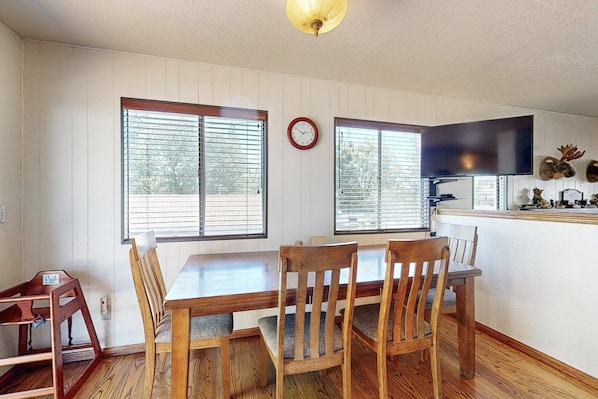 Cabin, Multiple Beds, Pool Access, Mountain View (VC554) | Individually decorated, individually furnished, bed sheets
