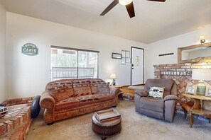 Cabin, Multiple Beds, Pool Access, Mountain View (VC554) | Living area | Fireplace