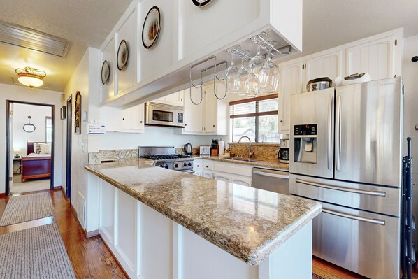 Cabin, Multiple Beds, Pool Access, Mountain View (VC554) | Private kitchen | Coffee/tea maker