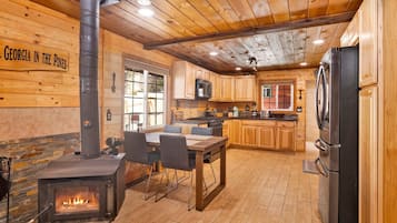 Cabin, Multiple Beds, Pool Access, Mountain View (2544) | Private kitchen