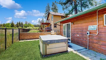 Ferienhütte, 2 Queen-Betten, Poolzugang (VC542) | Terrasse/Patio