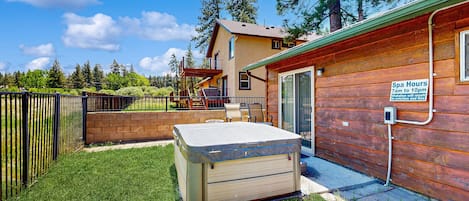 Cabaña, 2 camas de matrimonio, acceso a la piscina (VC542) | Terraza o patio