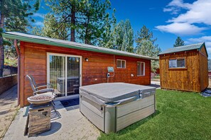 Cabin, 2 Queen Beds, Pool Access (VC542) | Terrace/patio