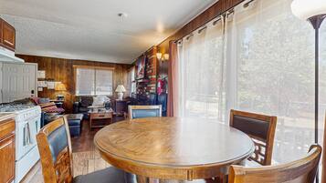 Cabane, 2 grands lits, accÚs piscine (VC542) | Cuisine privée