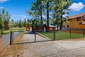 Exterior - Meadow-front Metcalf Bay Gem #542 (Big Bear Lake)