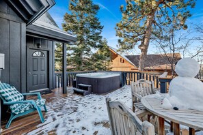 Outdoor spa tub - Moonridge Alameda #570 (Big Bear City)