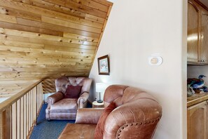 House, Multiple Beds, Pool Access, Mountain View (VC570) | Living area | Fireplace