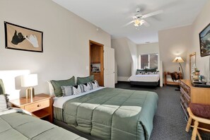 House, Multiple Beds, Pool Access, Mountain View (VC570)