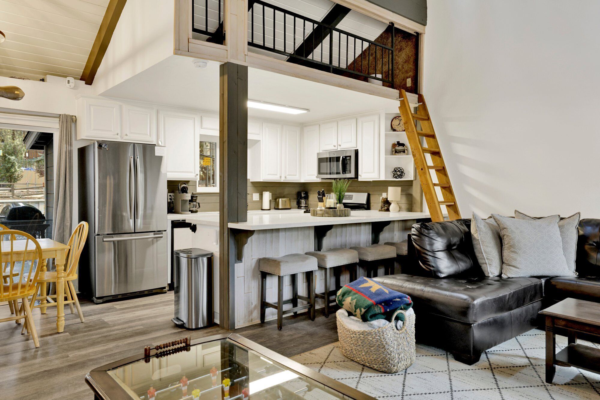 Hytte, flere senger, adgang til basseng, fjellutsikt (VC587) | Innvendig