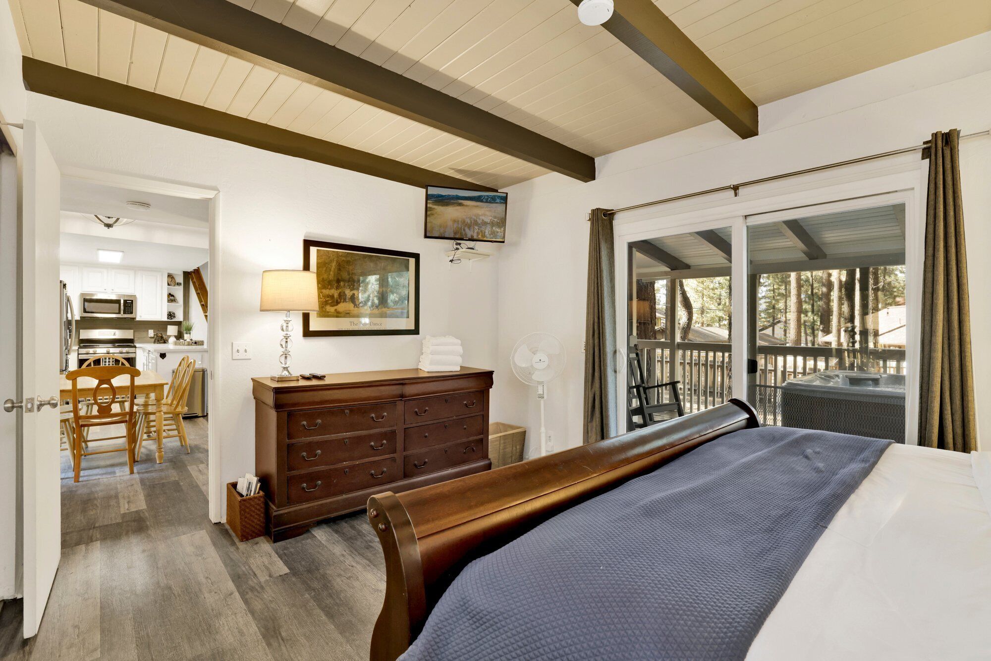 3 bedrooms, individually decorated, individually furnished, bed sheets