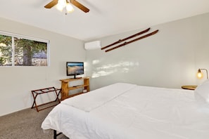Cabane, plusieurs lits, accès piscine, vue montagne (2560) | Décoration personnalisée, ameublement personnalisé, draps fournis