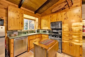 Cabane, plusieurs lits, accès piscine, vue montagne (2560) | Cuisine privée | Cafetière/bouilloire