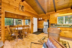 Cabin, nhiều giường, có thể sử dụng hồ bơi, quang cảnh núi (2560) | Bếp riêng | Dụng cụ pha cà phê/trà