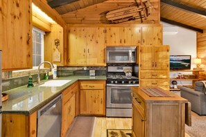 Baita, letti multipli, accesso alla piscina, vista montagna (2560) | Cucina privata | Macchina per tè/caffè