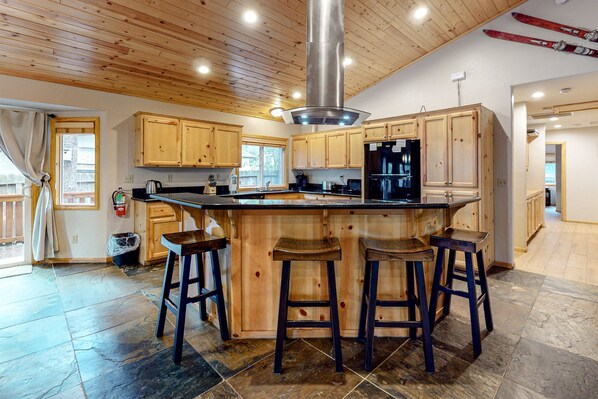 Cabin, Multiple Beds, Hot Tub, Mountain View (VC508) | Private kitchen | Coffee/tea maker - Peregrine Palace (Big Bear Lake)