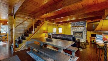 Ferienhütte, Mehrere Betten, Poolzugang, Bergblick (VC709) | Innenbereich
