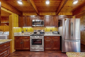 Cabin, Multiple Beds, Pool Access, Mountain View (VC709) | Private kitchen