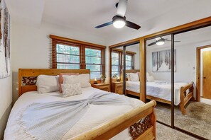 Cabin, Multiple Beds, Pool Access, Mountain View (VC564) | 3 bedrooms, individually decorated, individually furnished, bed sheets