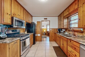 Cabin, Multiple Beds, Pool Access, Mountain View (VC564) | Private kitchen