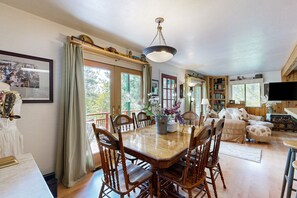 Cabana, diversos llits, accés a la piscina, vistes a la muntanya (VC710) | 3 dormitoris, decoració individual, mobiliari individual i roba de llit 