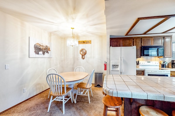 Kondominium, Beberapa Tempat Tidur, akses ke kolam renang, pemandangan gunung (VC331) | Didekorasi berbeda-beda dan dilengkapi dengan perabotan berbeda-beda