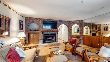 Condo, Multiple Beds, Pool Access, Mountain View (VC331) | Living area