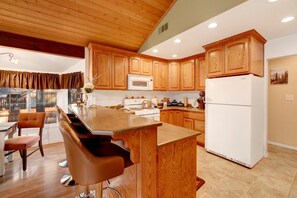 Baita, letti multipli, accesso alla piscina, vista montagna (2538) | Cucina privata | Macchina per tè/caffè