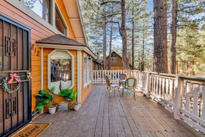 Outdoor dining - Serene Splendors #2538 (Big Bear City)