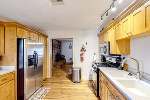 Mökki, useita sänkyjä, pääsy uima-altaalle, vuoristonäköala (VC701) | Yksityinen keittiö | Kahvin-/teenkeitin
