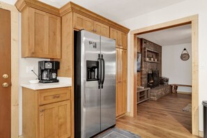 Cabane, plusieurs lits, accès piscine, vue montagne (VC701) | Intérieur