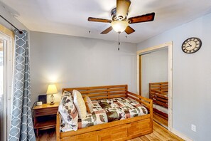 Cabane, plusieurs lits, accès piscine, vue montagne (VC701) | 3 chambres, décoration personnalisée, ameublement personnalisé