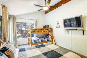 Cabane, plusieurs lits, accès piscine, vue montagne (VC445) | Décoration personnalisée, ameublement personnalisé, draps fournis