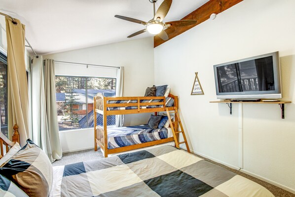 Cabin, Multiple Beds, Pool Access, Mountain View (VC445) | Individually decorated, individually furnished, bed sheets