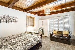 Cabin, Multiple Beds, Pool Access, Mountain View (VC445) | Individually decorated, individually furnished, bed sheets