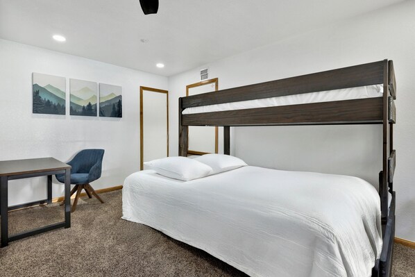 Cabin, nhiều giường, có thể sử dụng hồ bơi, quang cảnh núi (2568 ) | 3 phòng ngủ, trang trí khác biệt 
