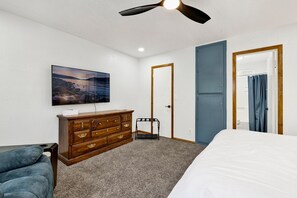 Cabin, Multiple Beds, Pool Access, Mountain View (2568 ) | 3 bedrooms, individually decorated, individually furnished, bed sheets