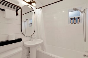 Cabin, nhiều giường, có thể sử dụng hồ bơi, quang cảnh núi (VC618) | Phòng tắm | Khăn tắm 