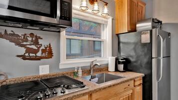 Cabin, Multiple Beds, Pool Access, Mountain View (VC618) | Private kitchen | Coffee/tea maker