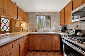 Cabin, Multiple Beds, Pool Access, Mountain View (VC339) | Private kitchen