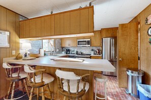 Cabin, Multiple Beds, Pool Access, Mountain View (VC339) | Private kitchen