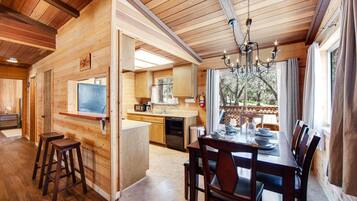 Cabana, diversos llits, accés a la piscina, vistes a la muntanya (VC329) | Decoració individual, mobiliari individual i roba de llit