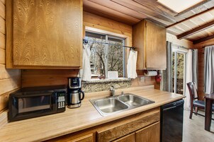 Cabaña, varias camas, acceso a la piscina, vistas a la montaña (VC329) | Interior