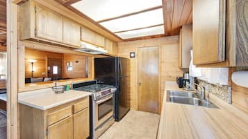 Cabin, Multiple Beds, Pool Access, Mountain View (VC329) | Private kitchen | Coffee/tea maker