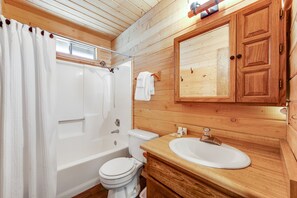 Ferienhütte, Mehrere Betten, Poolzugang, Bergblick (VC329) | Badezimmer | Handtücher