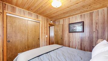 Cabin, Multiple Beds, Pool Access, Mountain View (VC329) | Individually decorated, individually furnished, bed sheets