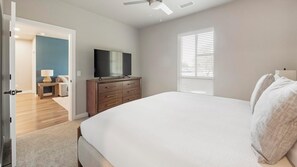 2 bedrooms, desk, iron/ironing board, WiFi