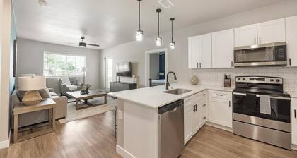 Landing | Incredible 2BD, Clubhouse